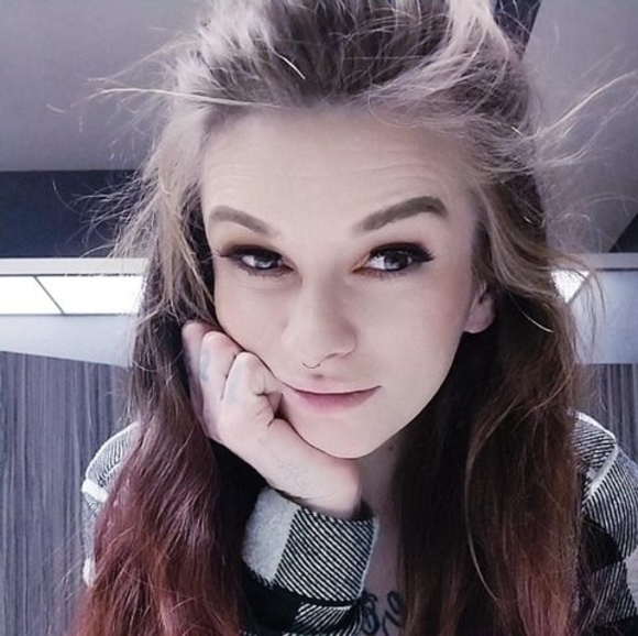 Meet your Posher, Courtney - Picture 1 of 1